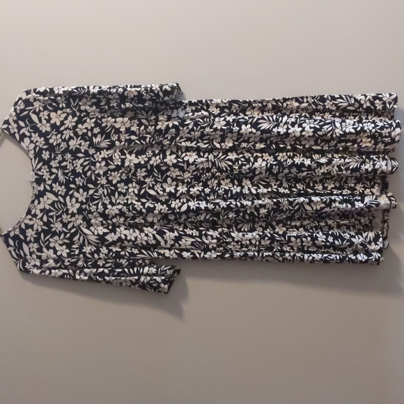 Old Navy Dresses & Skirts - Old Navy Black and White Floral Dress